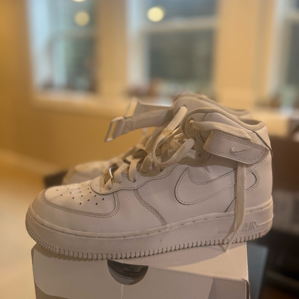 Women’s Nike Air Force 1 Triple White Velcro Sneaker